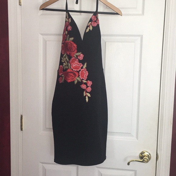 Windsor Dresses & Skirts - Windsor Black rose design dress